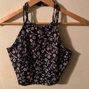 Hollister flower Print Crop Top (SZ: Med)